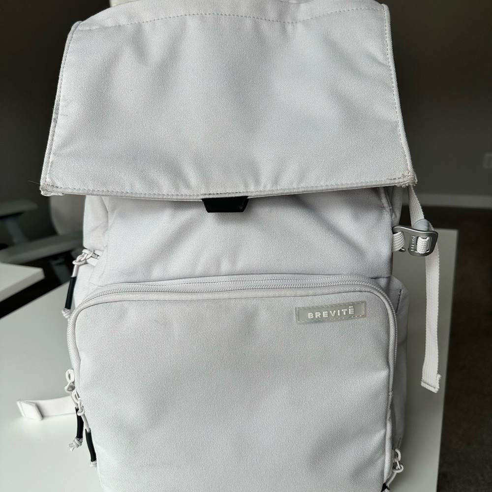 Brevite The Runner White Backpack / Camera Bag